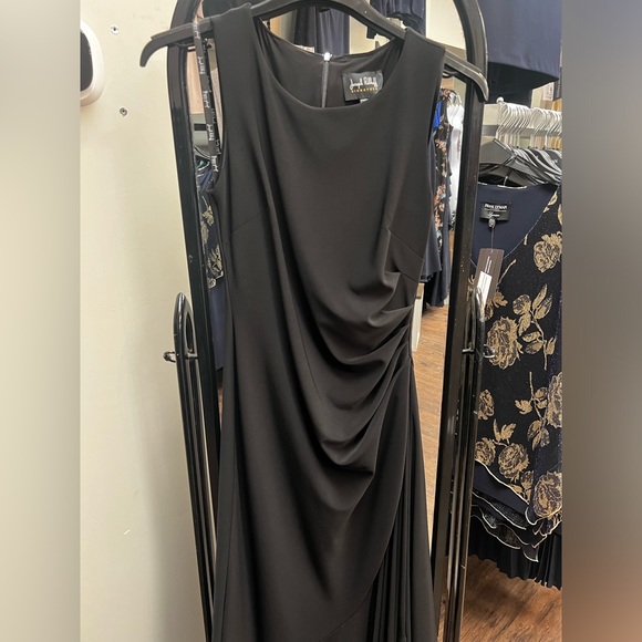 NWT JOSEPH RIBKOFF
Sleeveless Asymmetric Hem Style 231701 - Picture 6 of 7